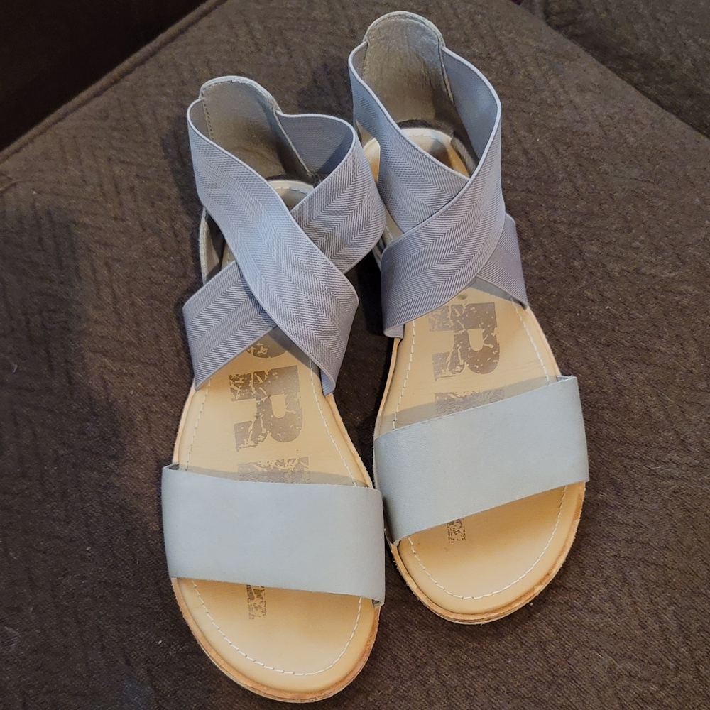 Sorel Ella Sandals size 8. Summer strappy sandal